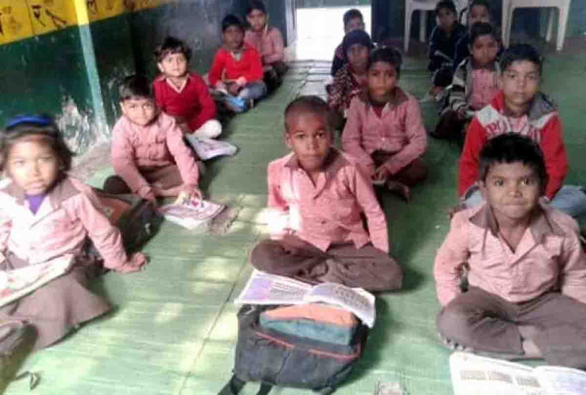 scam in sweater distribution in farrukhabad prisdiy schools