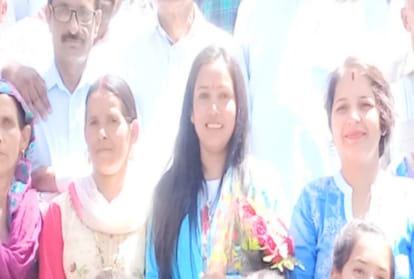International hockey umpire durga thakur warm welcomed at nalagarh