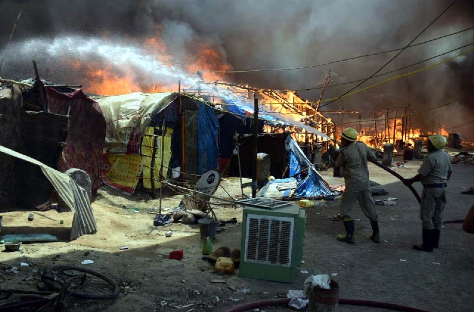 Metro service stopped due to fire in slums near Mansarovar Park Metro Station