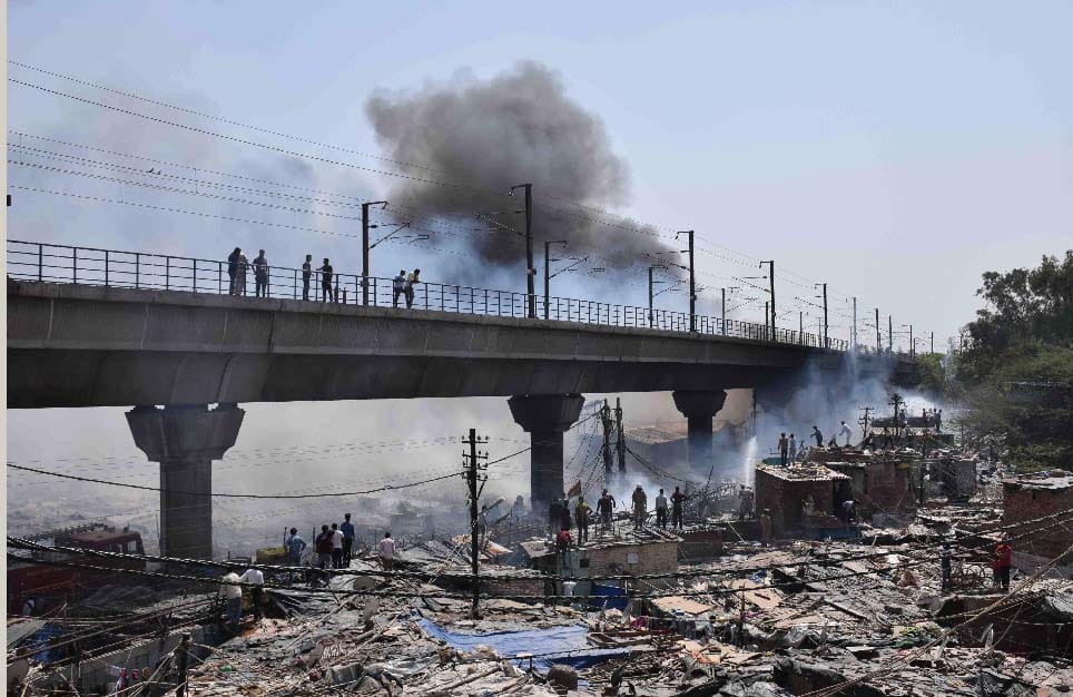 Metro service stopped due to fire in slums near Mansarovar Park Metro Station