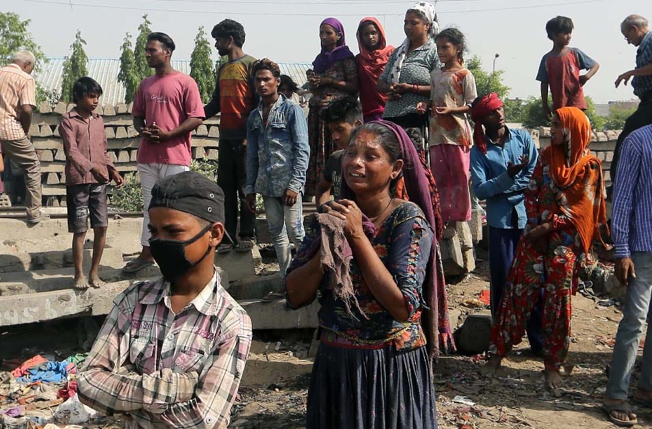 Metro service stopped due to fire in slums near Mansarovar Park Metro Station
