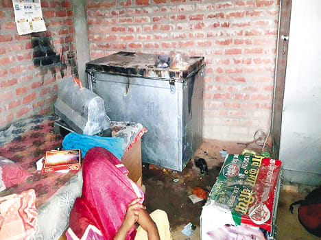 आग से जली गृहस्थी       