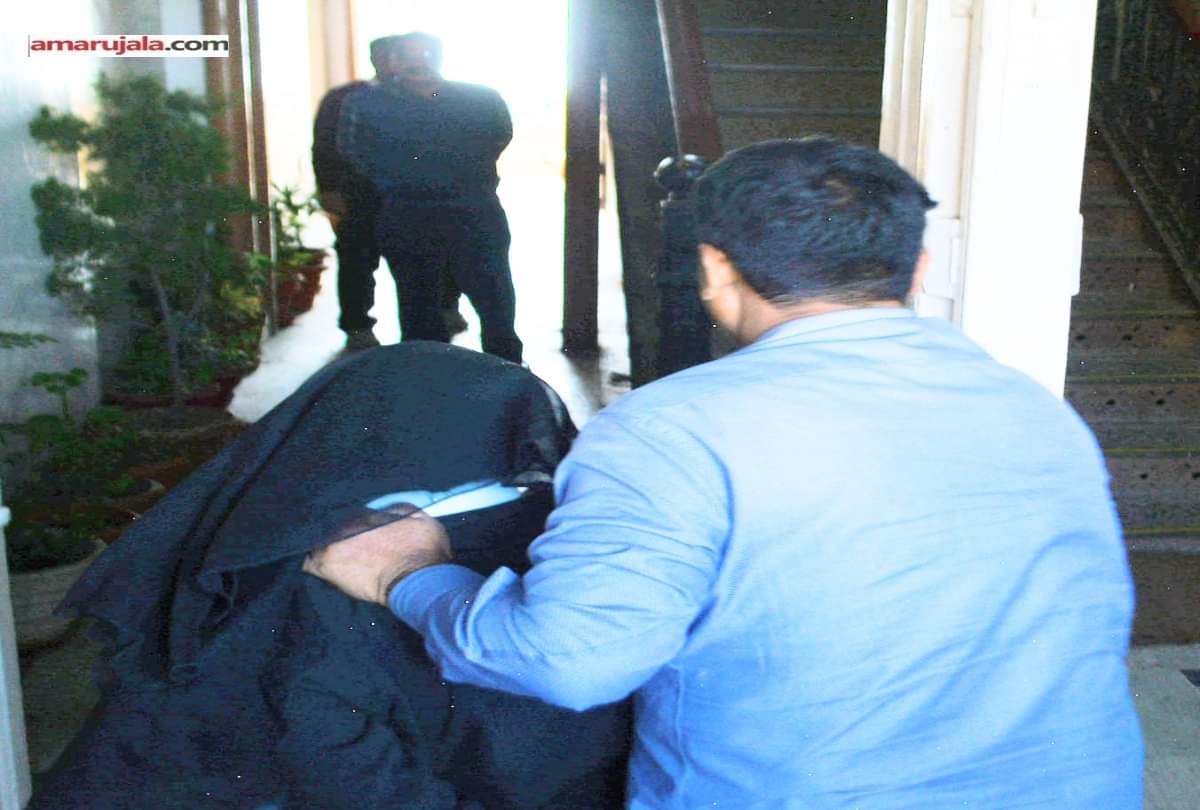 meet dabang police inspector who brought tourists back between Maoist