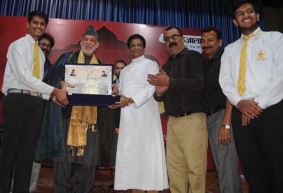 agra hamid karzai said, adopt the path of non-violence