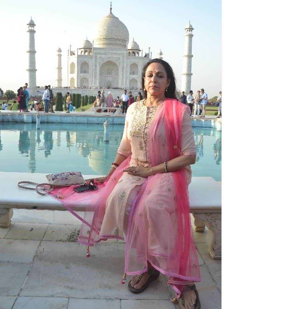 bollywood actress hema malini visit the taj mahal