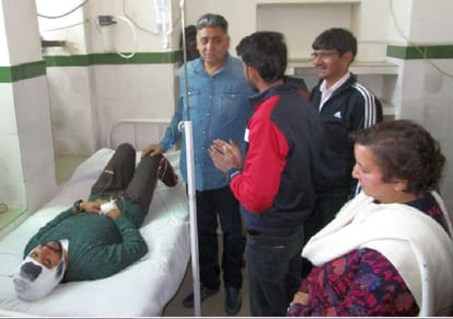 Nainital high court judge help injured army man in uttarakhand