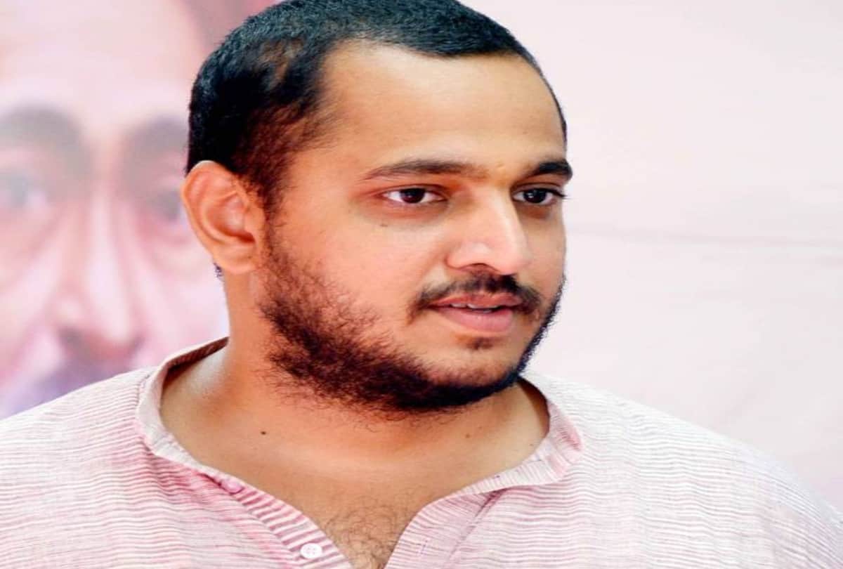actress nana patekar'son is very simple and sobber than father