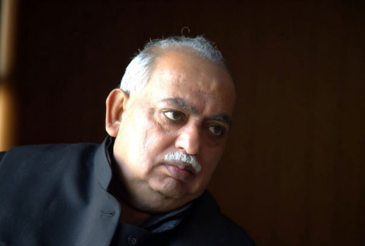 munawwar rana shows anger on indian railway, tweeted