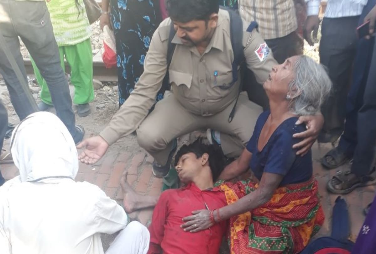 one passenger died due to carelessness of station master haraini