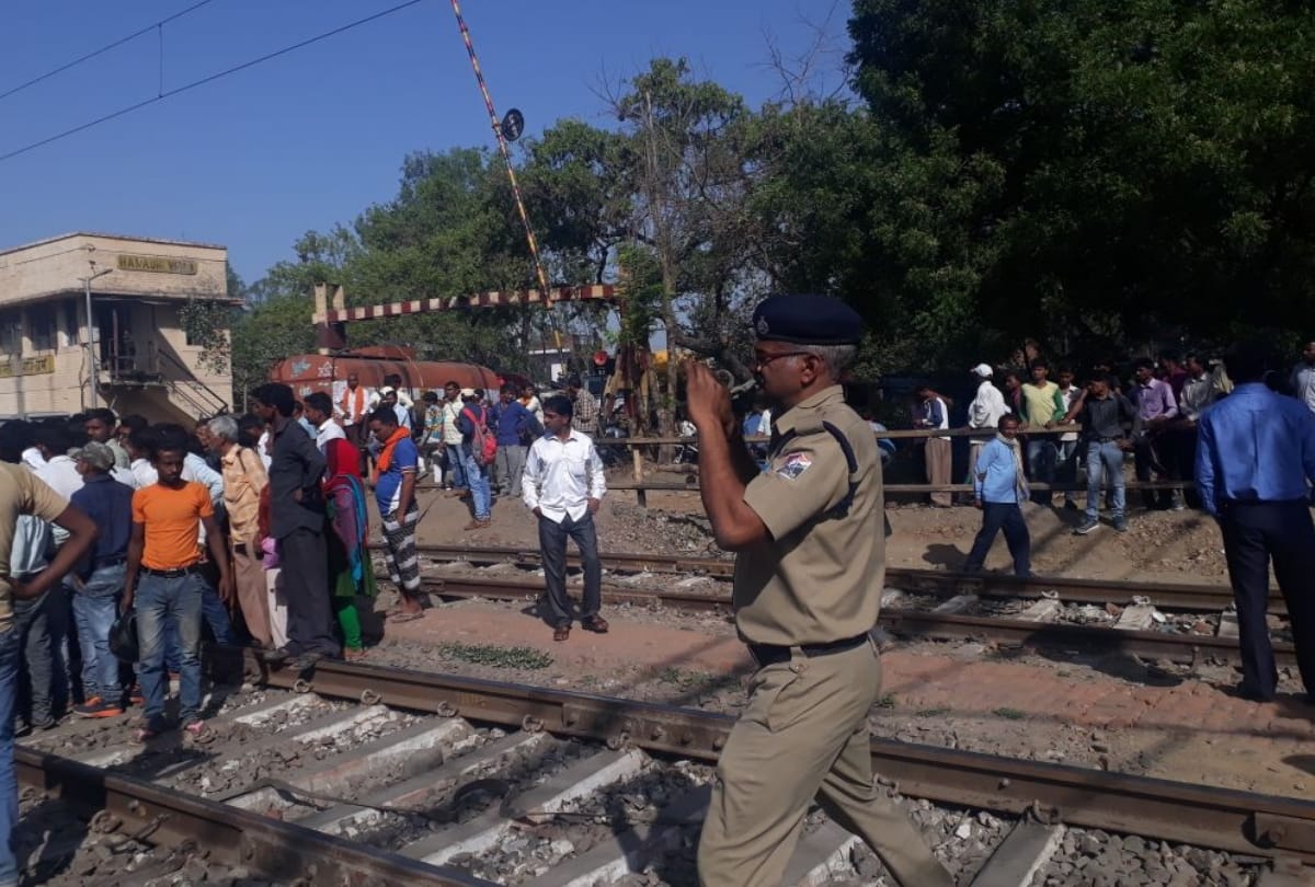 one passenger died due to carelessness of station master haraini