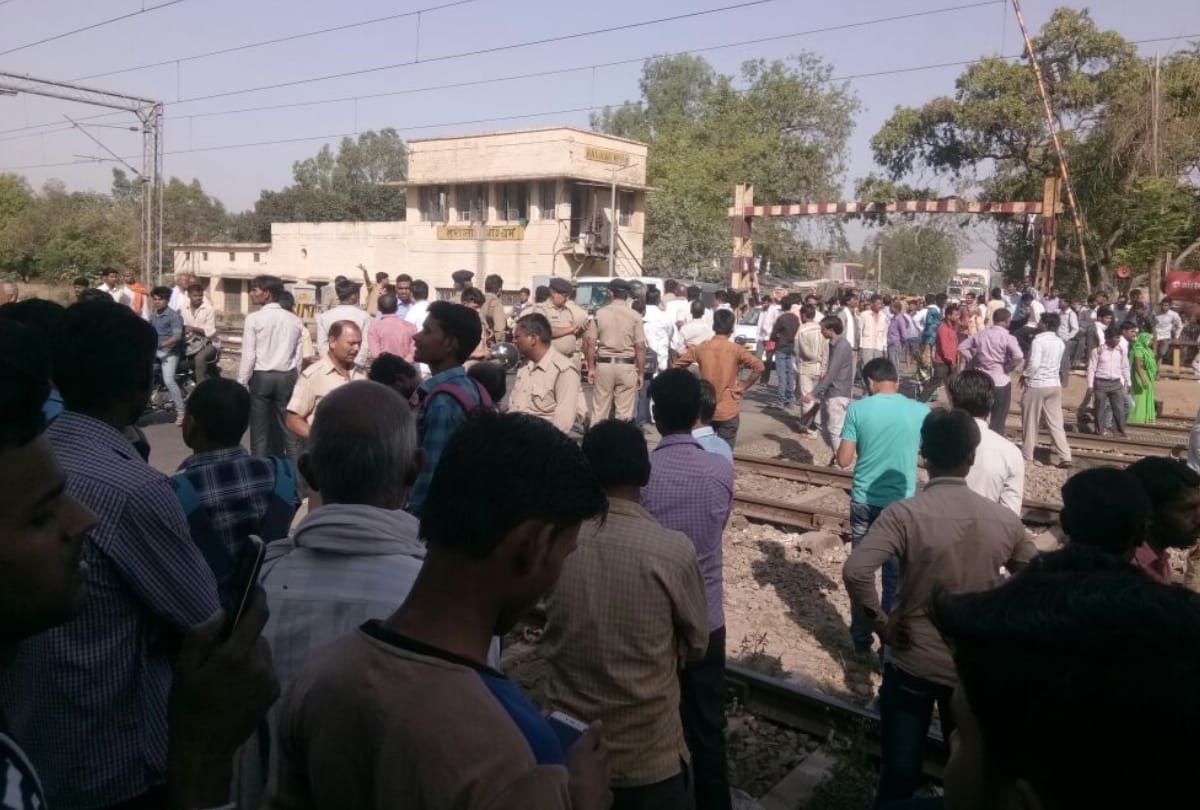 one passenger died due to carelessness of station master haraini