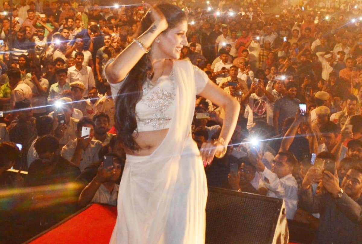 5 times when sapna choudhary run from mid of the performance