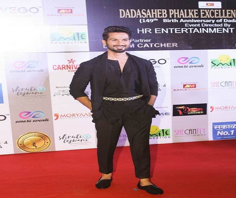  shahid kapoor says mira wants to share pregnancy news with all 