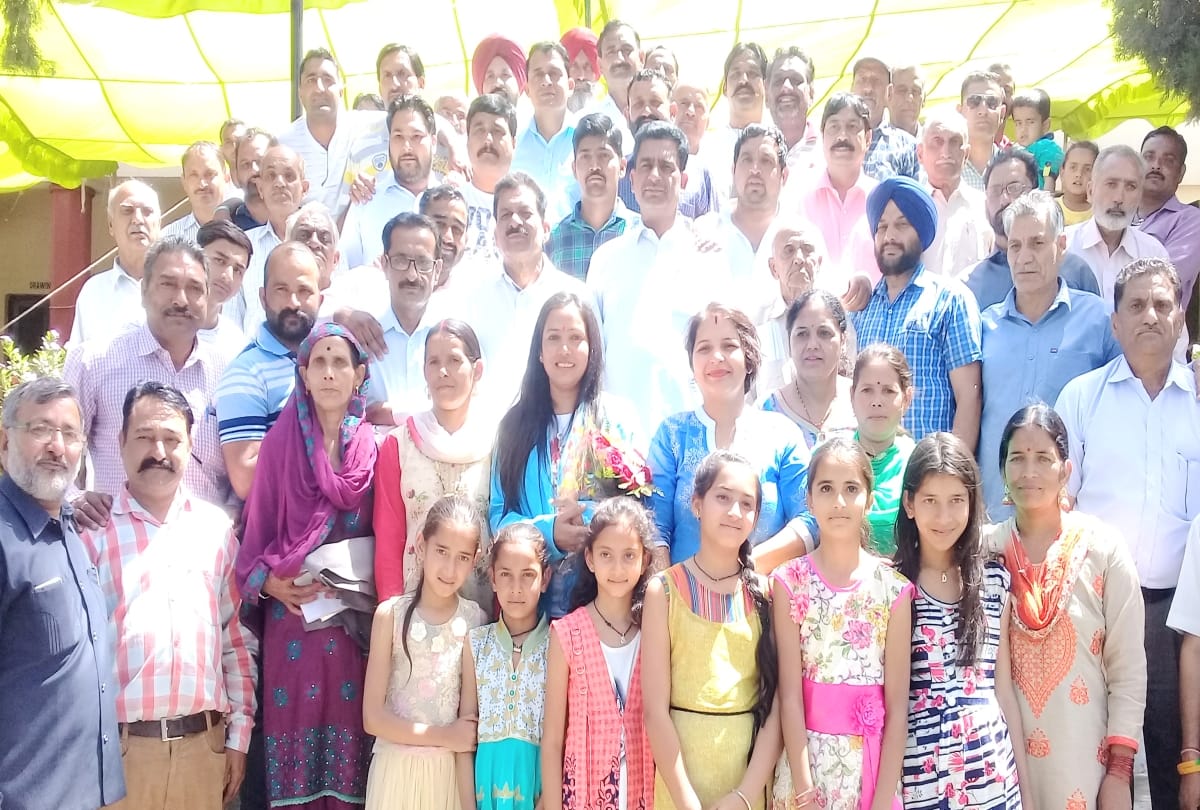 International hockey umpire durga thakur warm welcomed at nalagarh