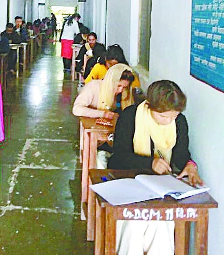Munshayari College students examining verandah