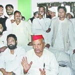 नूरपुर में पत्रकारों से वार्ता करते सपा के प्रदेश अध्यक्ष नरेश उत्तम