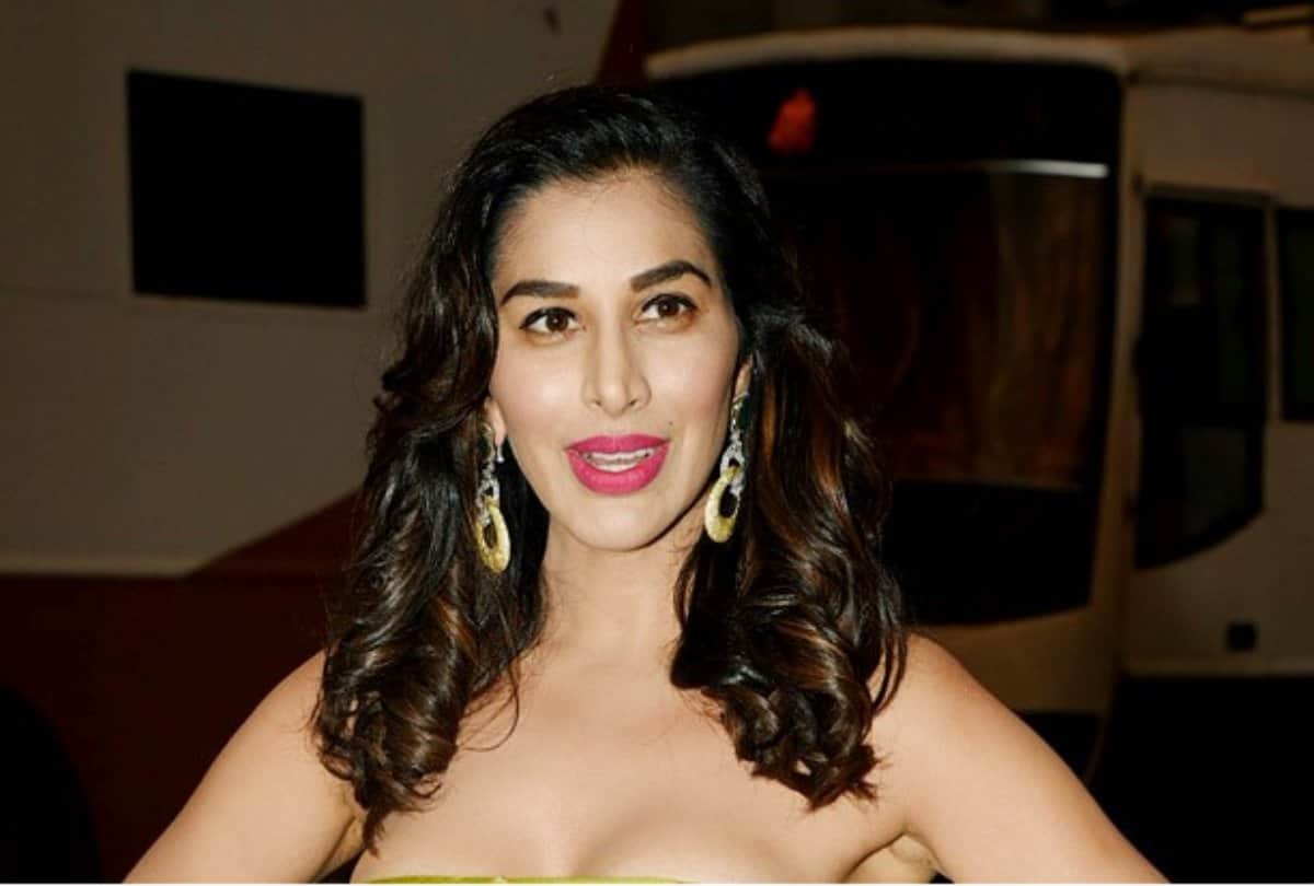 after saroj khan casting couch statement actress sophie choudry slam her