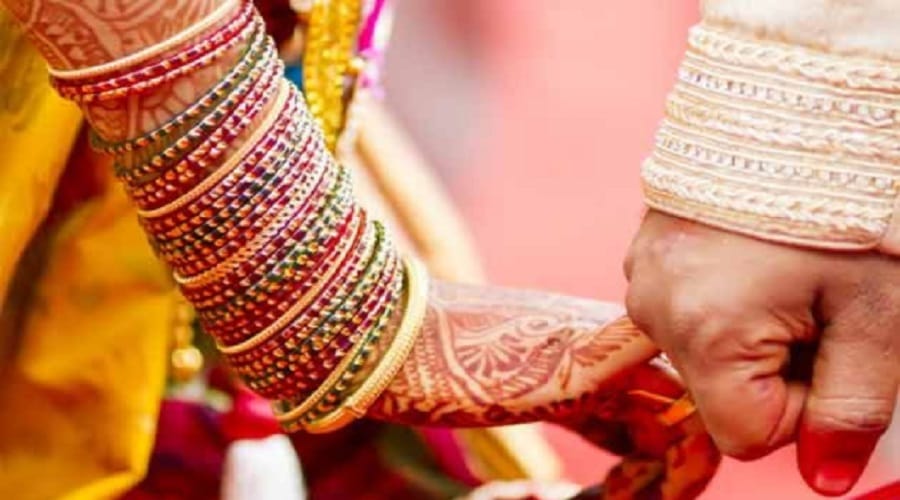 tenacity on marriage with a woman boyfriend in police station, Divorced by husband