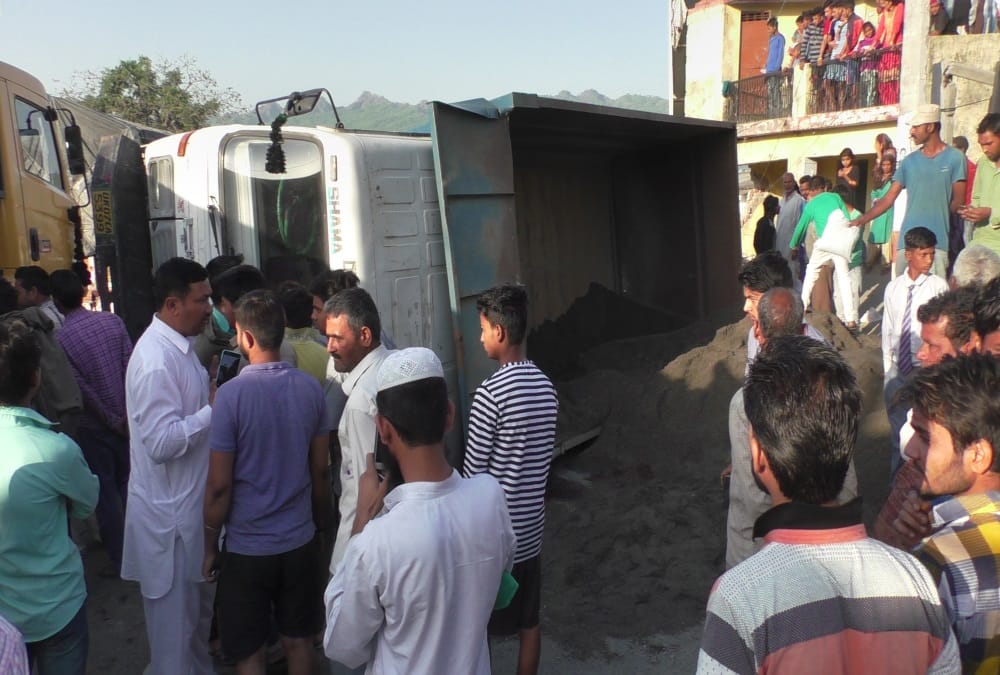 Man crushed under dumper in dehradun horrible photos