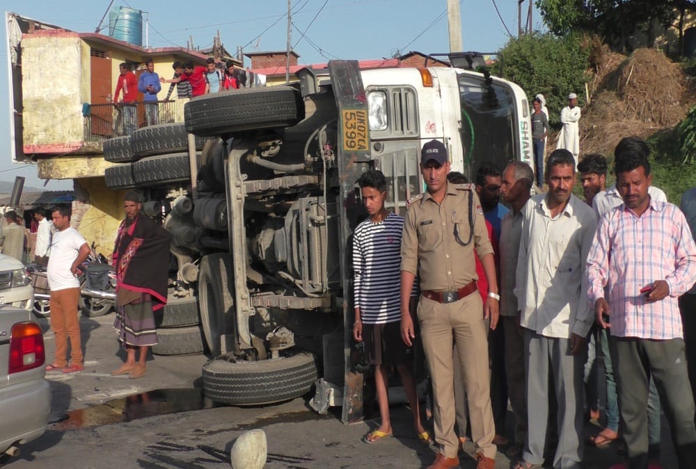 Man crushed under dumper in dehradun horrible photos