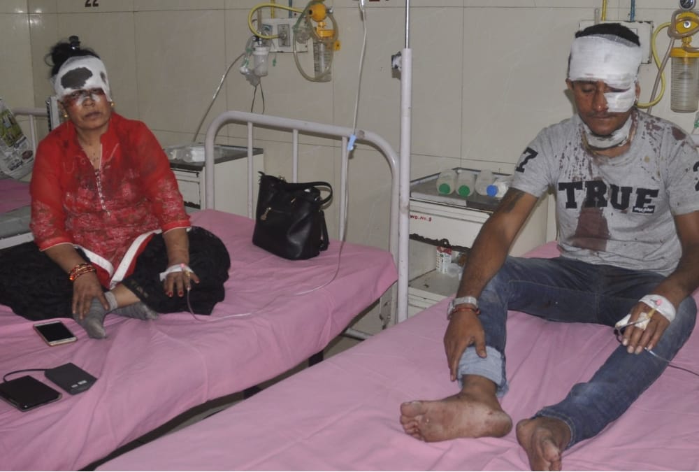 many injured in an accident on shaheed path in lucknow.