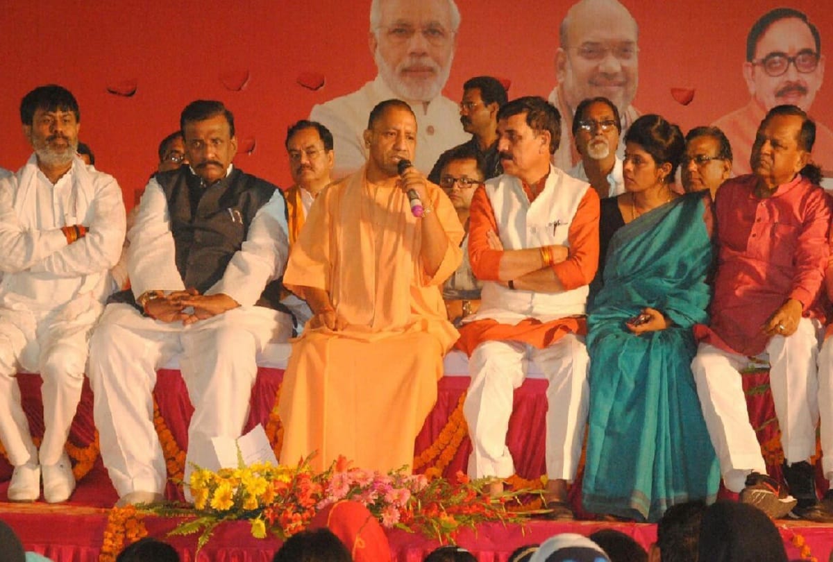 Chief Minister Yogi Adityanath put the night chaupal in Dalit majority villages of Pratapgarh