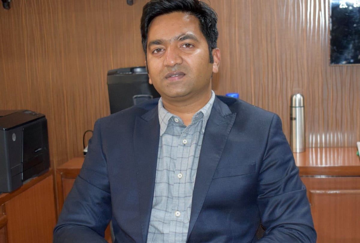 Teach Una Campaign by Deputy commissioner Rakesh Kumar Prajapati in Himachal Pradesh