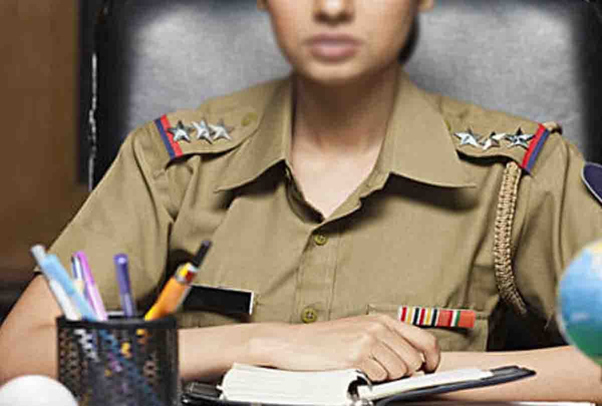 lady police inspector Flirting by boy