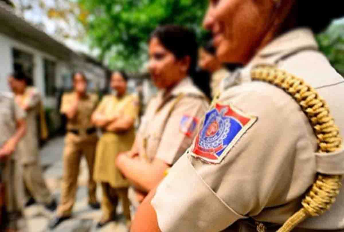 lady police inspector Flirting by boy