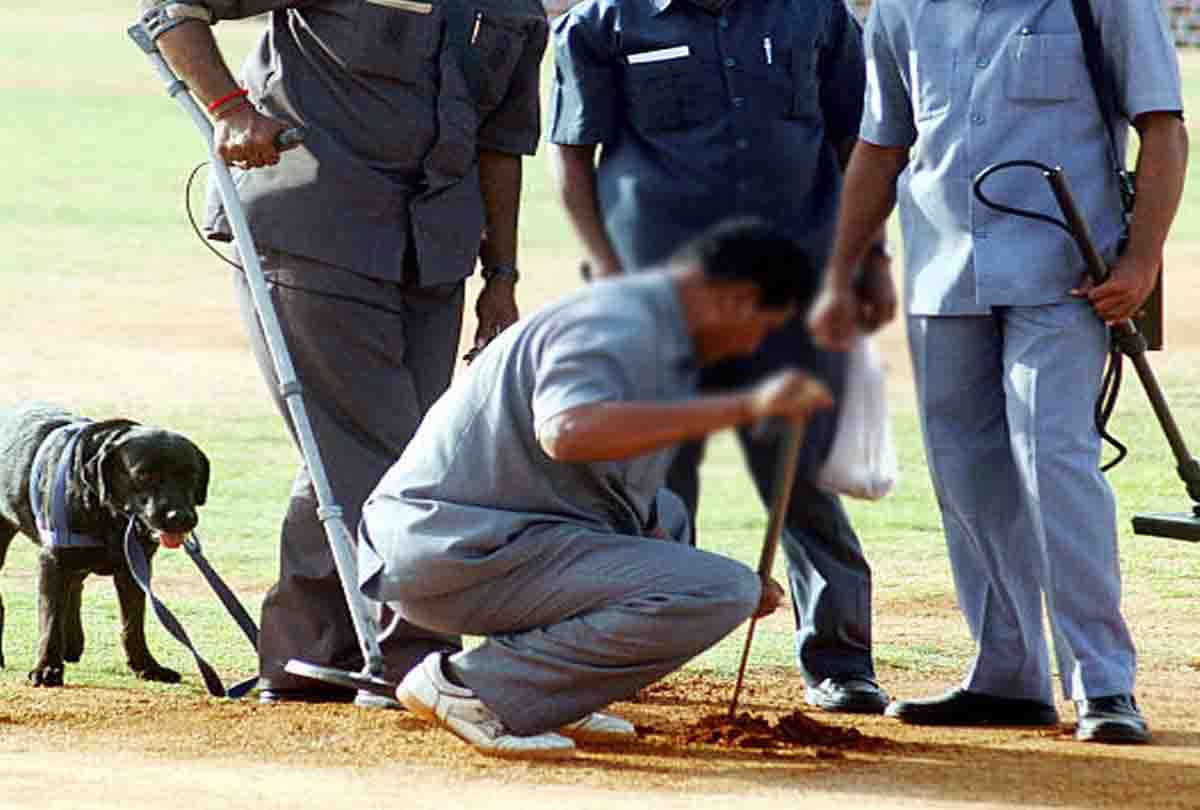 Twitter threatens to blow bomb