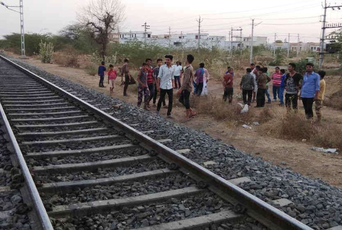 A groom committed suicide after two days of marriage in Dadri of Gautam Buddha Nagar