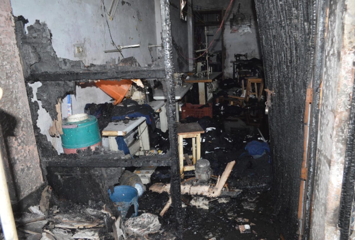 fire in gandhi nagar jeans factory 2 died, if ambulance would came on time their lives can be saved