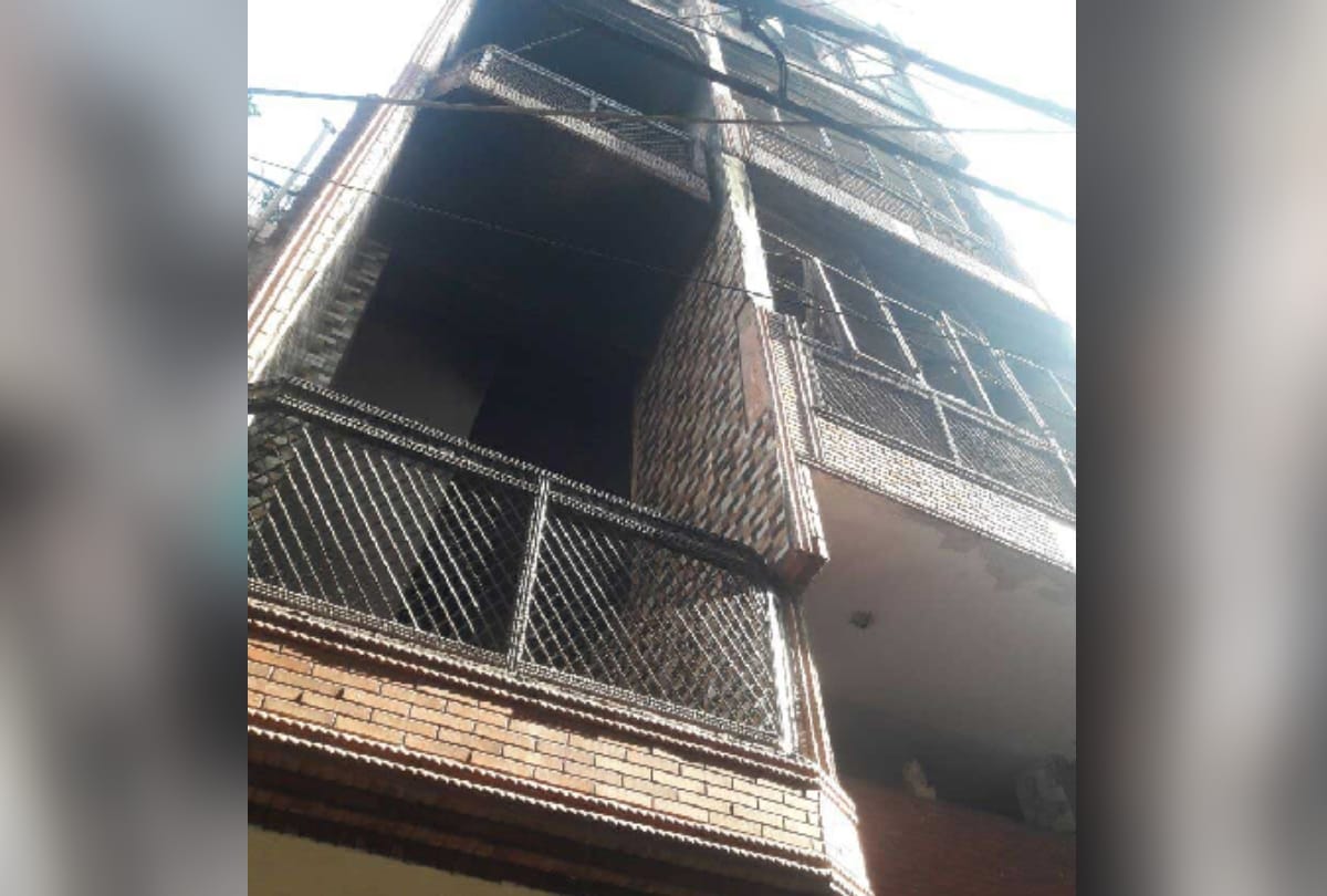 fire in gandhi nagar jeans factory 2 died, if ambulance would came on time their lives can be saved