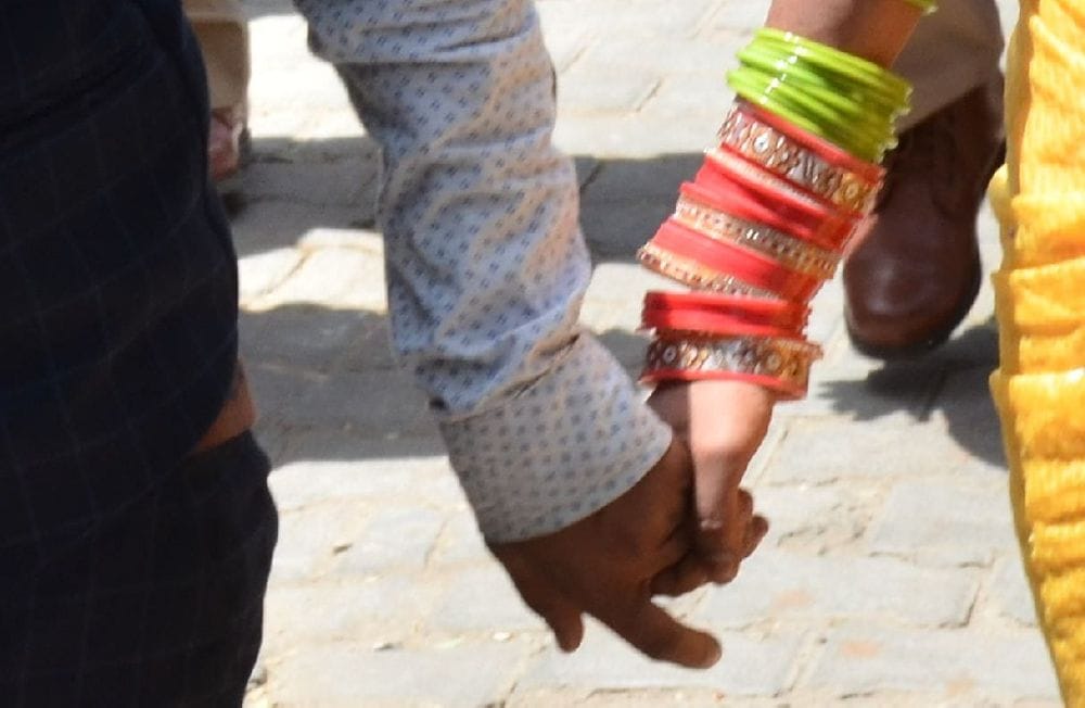 agra two young women will live with each other 