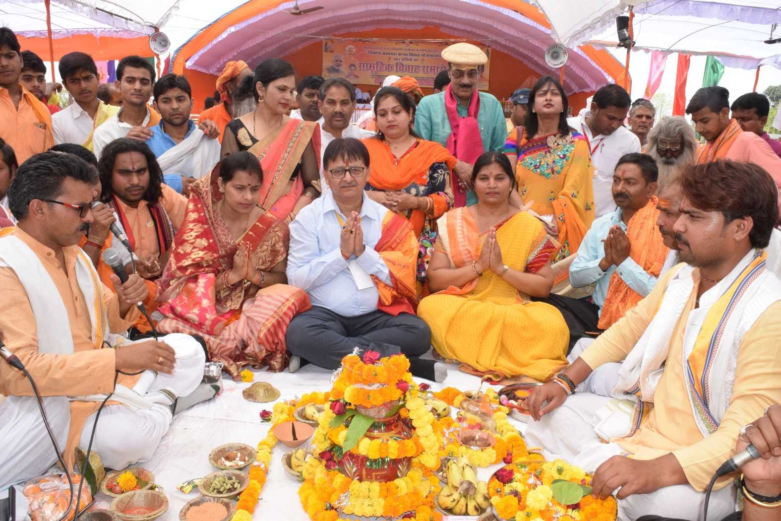 CM yogi attend UP biggest mass marriage in mirzapur see pics