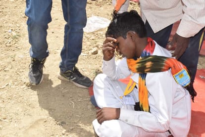SP workers attempt fail for showing black flag to CM yogi at mirzapur