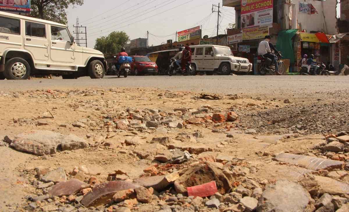 Heavy vehicle running in no entry at varanasi