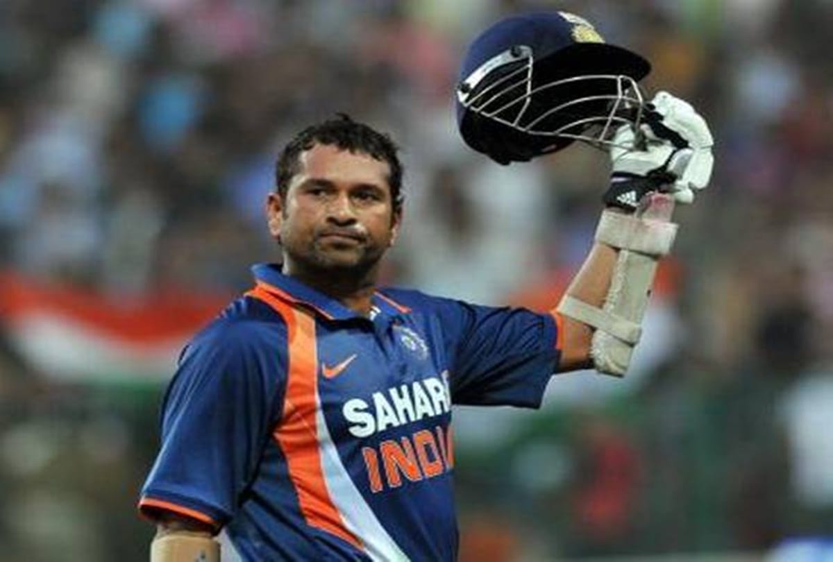 ms dhoni becomes first indian wicketkeeper batsman to complete 10,000 odi runs