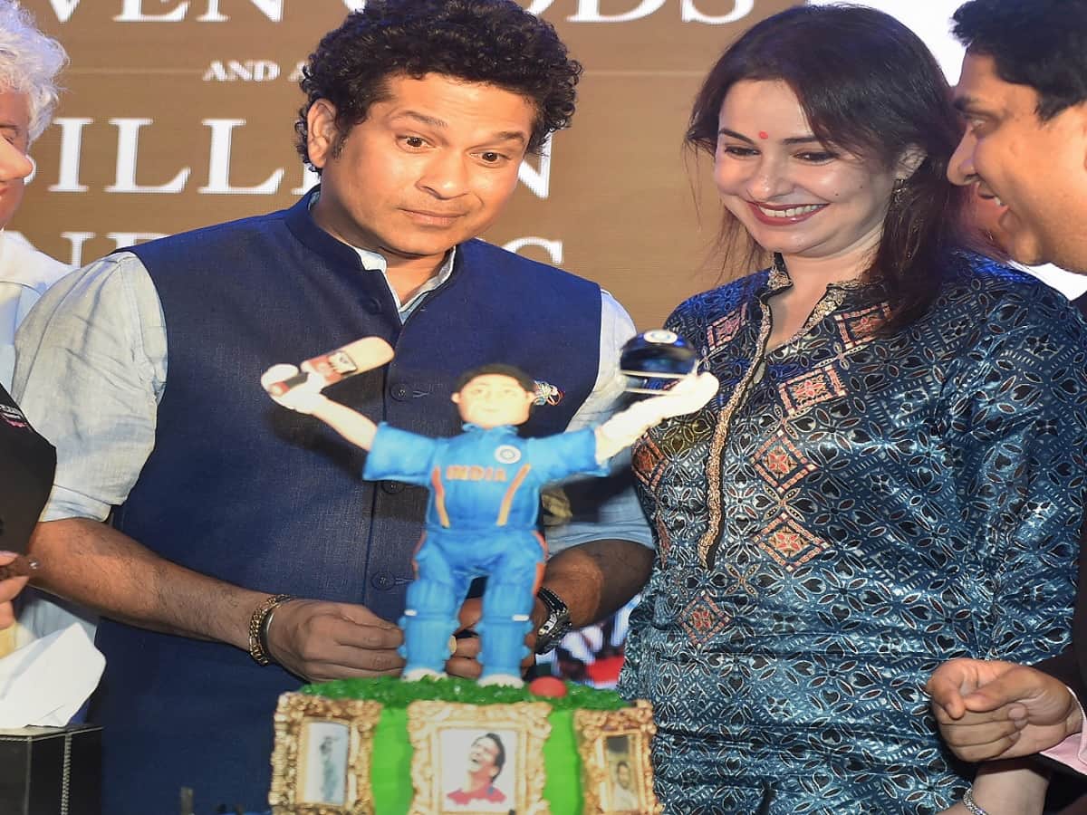 sachin tendulkar celebrating his 45th birthday