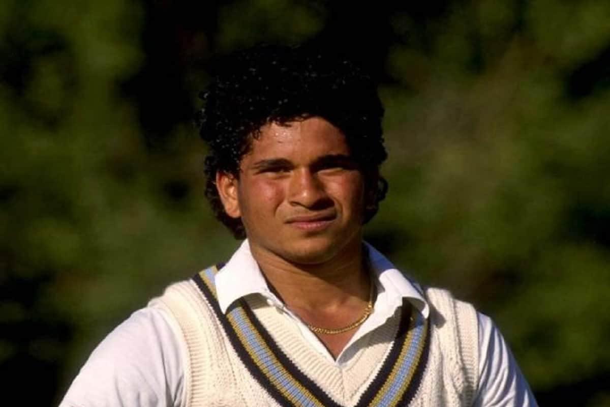 Sachin Tendulkar fielding for the Pakistan cricket team