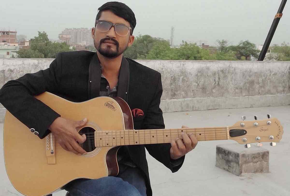 Farmer son of azamgarh singing in bollywood film