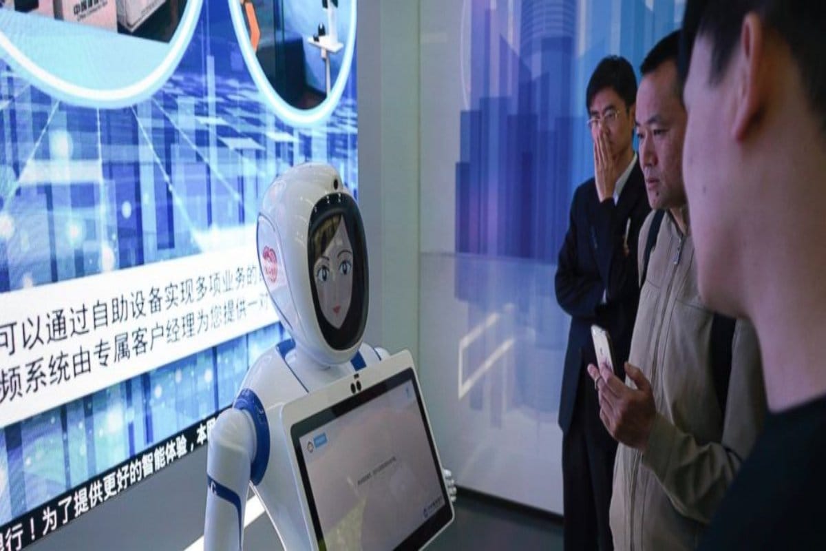 Shanghai gets fully automated bank branch, customers speak with a robot