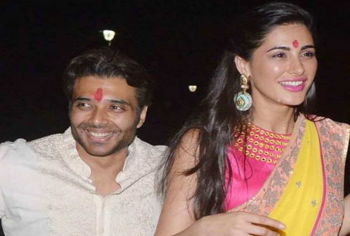 once agagin nargis fakhri and uday chopra part away video viral