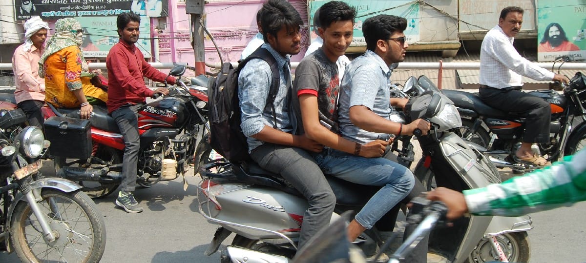 ना कानून का डर, ना जीवन की चिंता