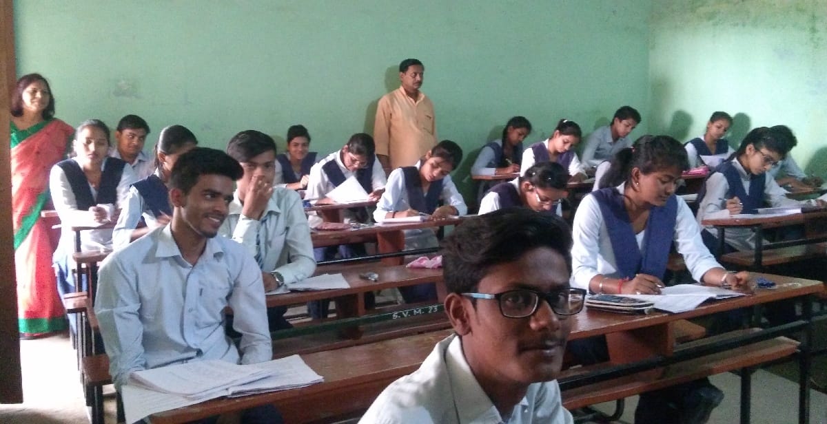 कठिन सवालों से परीक्षार्थी परेशान