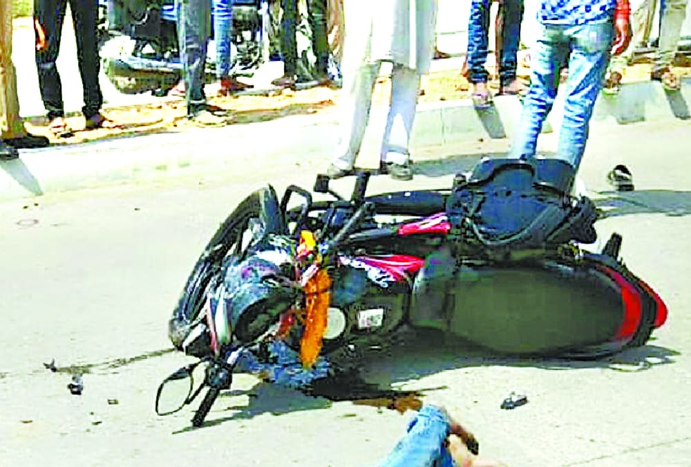three died when a bus trampled them in amethi.