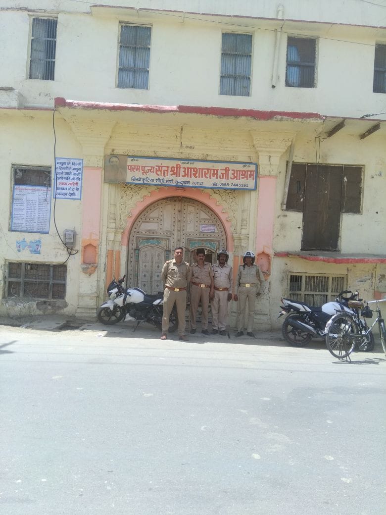 agra police force deployed outside asaram ashrams