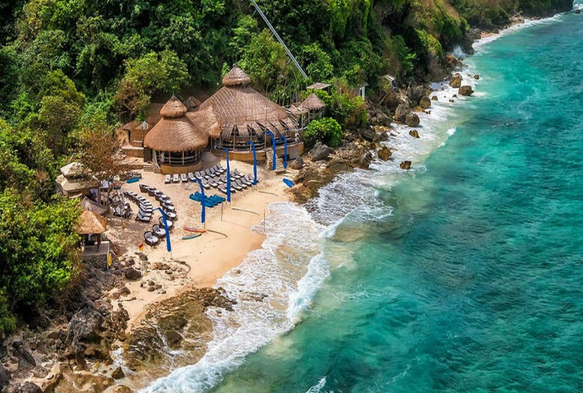 Twelve year old Australian boy steals mother credit card and flies to Bali after fight with mother
