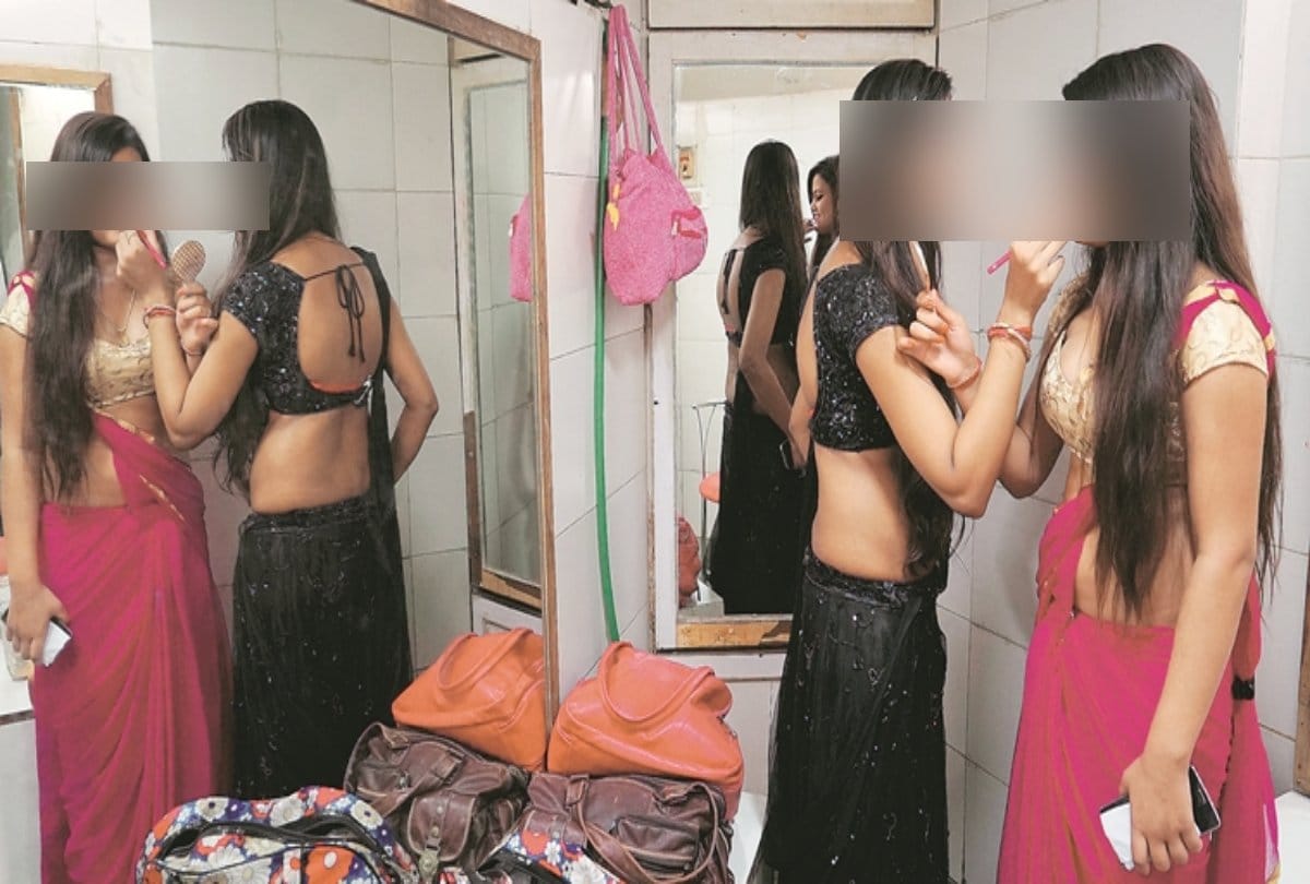 Man splurge twenty eight lakh on his girlfriend