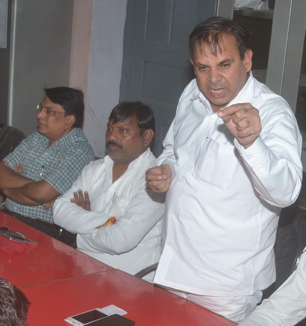 पालिका सभागार में पहले हुआ हंगामा फिर बनी सहमति
